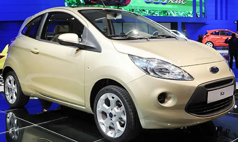 Doch-wieder-zurueck-in-die-automobile-Realitaet-Der-Ford-Ka-ist-eine-der-Weltpremieren-in-Paris-Er-wird-zusammen-mit-dem-Fiat-500-im-polnischen-Tychy-gebaut-Auf-der-Messe-ist-der-Ka-auch-als-Hybrid-zu-sehen-Der-soll-allerdings-erst-spaeter-kommen