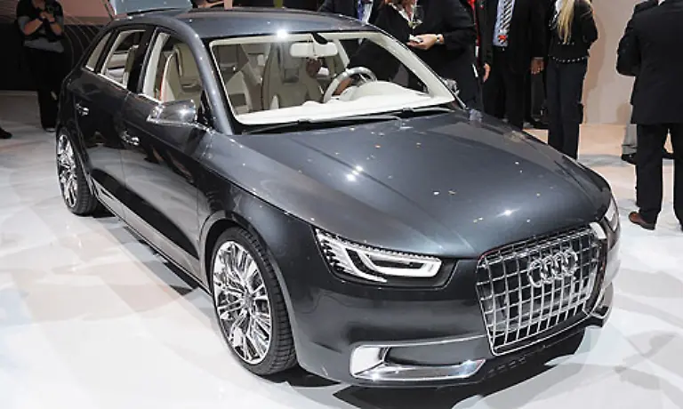 Da-will-Audi-nicht-nachstehen-Der-A1-wird-allerdings-ein-echter-Kleinwagen-Doch-in-Paris-zeigen-die-Ingolstaedter-die-Studie-zum-A1-mit-fuenf-Tueren-und-Hybrid-Antrieb-Er-soll-sich-mit-3-9-Litern-begnuegen