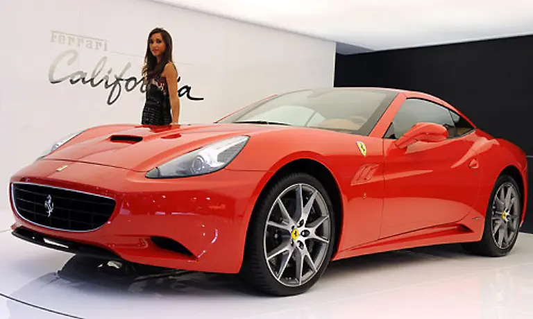 Fuer-diese-Abteilung-ist-beispielsweise-Ferrari-zustaendig-Die-Italiener-zeigen-mit-dem-California-eine-echte-Weltpremiere-Zuvor-gab-es-haeppchenweise-Bilder-fuer-das-hungrige-Publikum