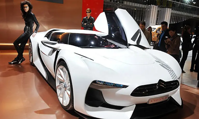 Ein-ganz-neues-Konzept-eines-Sportwagens-stellt-Citron-vor-Der-GT-kommt-aus-dem-Computerspiel-Gran-Turismo-5-und-wurde-von-dort-in-die-Realitaet-umgesetzt-In-der-virtuellen-Welt-faehrt-das-Auto-mit-Elektroantrieb-und-Brennstoffzelle
