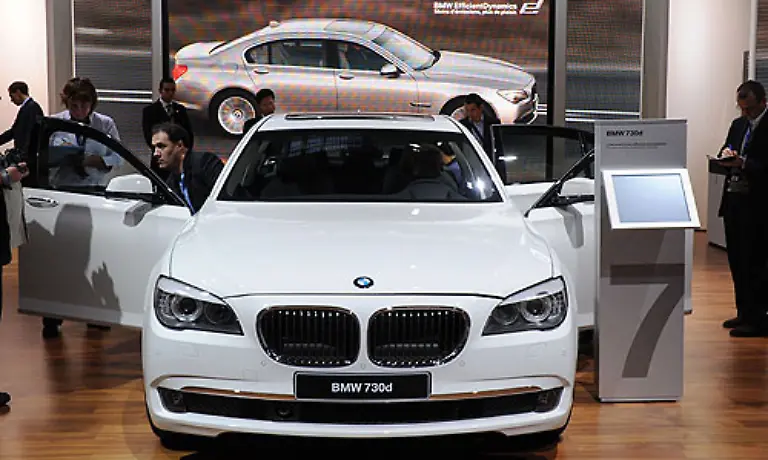 Auch-der-7er-von-BMW-ist-eine-Weltneuheit-Neues-Design-neue-Motoren-und-zahlreiche-neue-Assistenzsysteme-sollen-den-betuchten-Passagieren-noch-mehr-Komfort-bieten