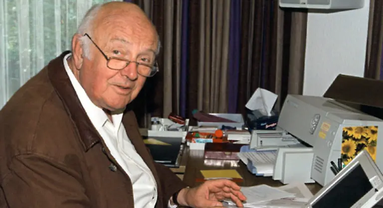 Marco-Kreuzpaintner-hat-tatsaechlich-das-Kunststueck-fertiggebracht-sowohl-dem-Medium-Film-als-auch-meinem-Buch-gerecht-zu-werden