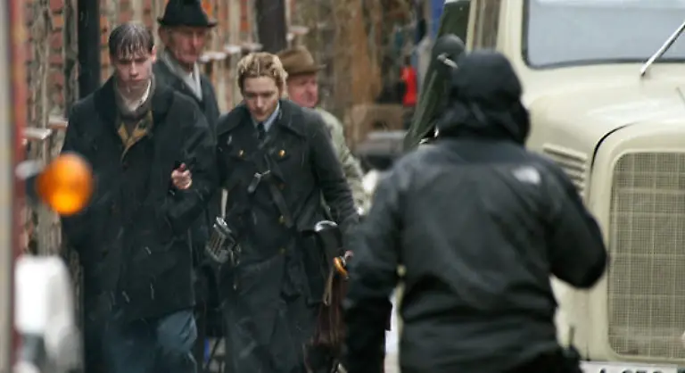 In-Stephen-Daldrys-englischsprachiger-Verfilmung-des-Romans-Der-Vorleser-von-Bernhard-Schlink-spielt-er-wieder-die-Titelrolle-an-der-Seite-von-Kate-Winslet-hier-beim-Dreh-in-Goerlitz