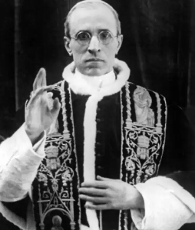 Viele-sahen-und-sehen-in-Pius-XII