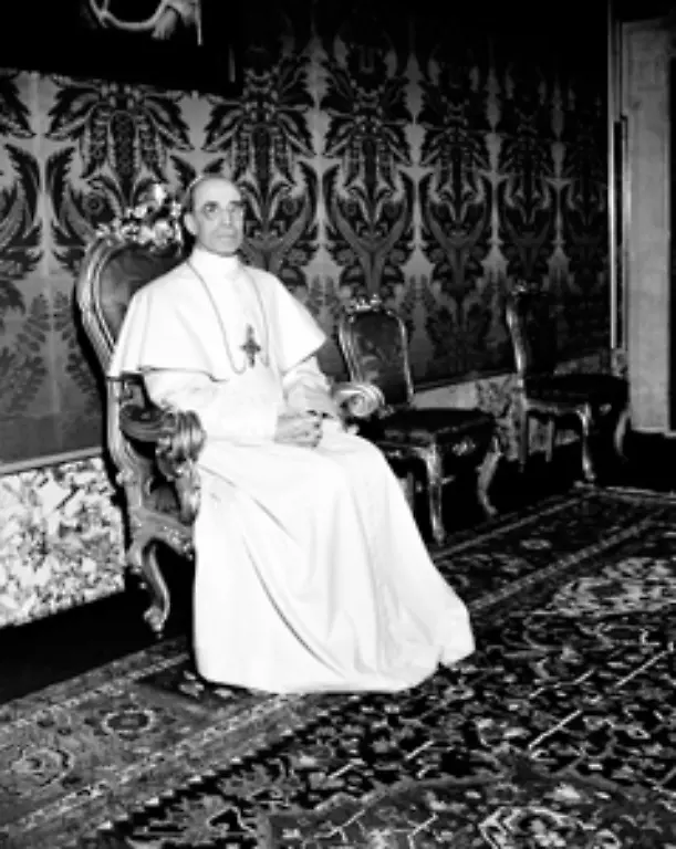 Warum-aber-schwieg-der-fromme-und-introvertierte-Papst-mit-der-Intellektuellenbrille-zu-der-Judenvernichtung