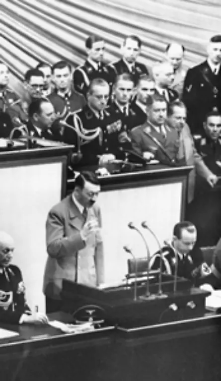 Er-hatte-doch-vor-Antisemitismus-gewarnt-sowie-mehrfach-per-Fernexorzismus-versucht-Hitler-vom-Satan-zu-befreien-Andererseits-hatte-er-dessen-Reden-gegen-den-Kommunismus-gelobt