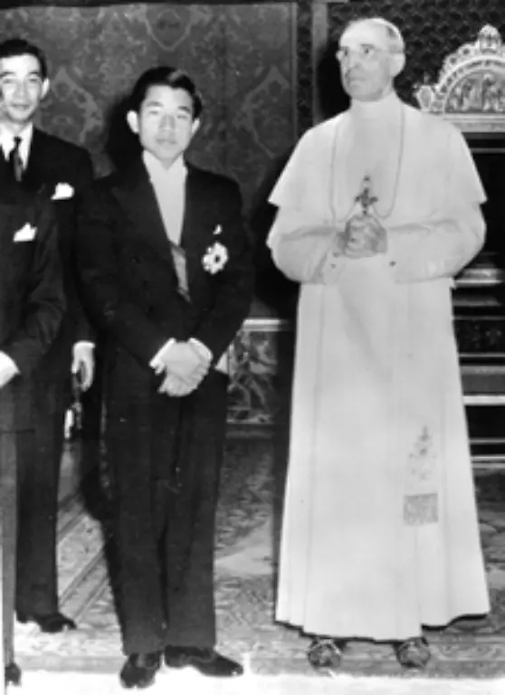 Von-einem-schwankenden-Pius-berichtet-nach-dem-Archivstudium-der-Freiburger-Theologe-und-Kirchenhistoriker-Klaus-Kuehlwein-in-seinem-ebenfalls-vor-kurzem-erschienenen-Werk-Warum-der-Papst-schwieg