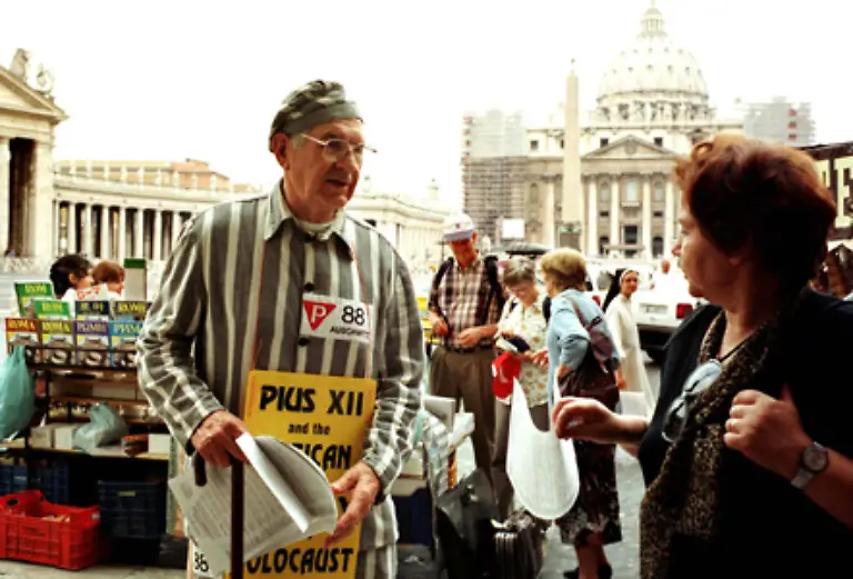 Die-Diskussion-um-die-Rolle-Pius-XII-wird-auch-50-Jahre-nach-seinem-Tod-weitergehen