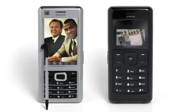 Das-originellste-Doppel-Handy-kommt-aus-da-schau-her-Oesterreich-Das-Emporia-DualSIM-ist-ein-Telefon-mit-zwei-Gesichtern
