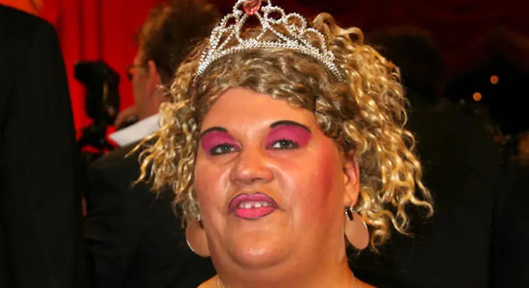 Es-wird-schwierig-Eher-was-Modisches-wie-Cindy