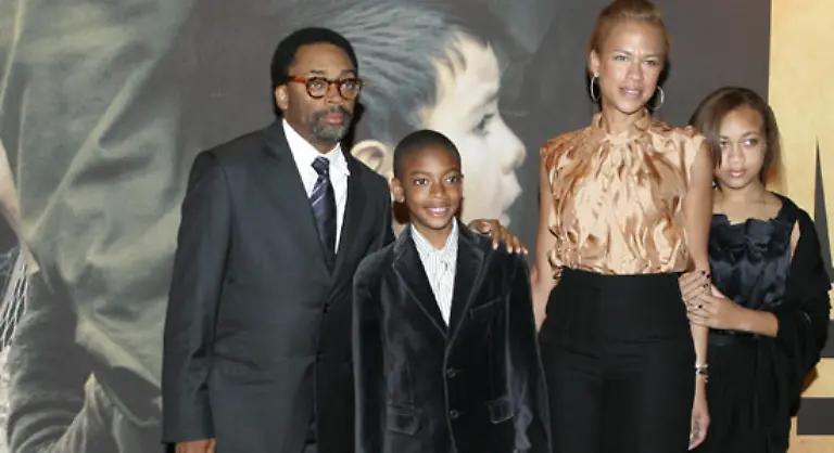 Regisseur-Spike-Lee-und-seine-Frau-Tonya-Lewis-kamen-auf-den-ganz-gewoehnlichen-Namen-Jackson-l-und-den-eher-ungewoehnlichen-Namen-Satchel-r