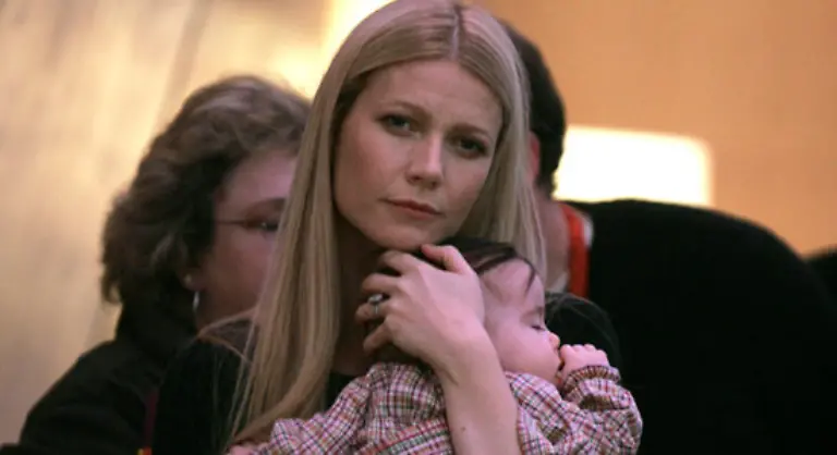 Ihr-kleiner-Bruder-hoert-auf-den-putzigen-Namen-Moses-auf-dem-Arm-haelt-sie-allerdings-einen-London-Williams