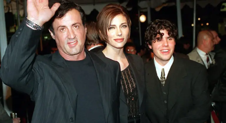 Wenn-ein-Mann-Sylvester-heisst-was-will-man-erwarten-Mister-Stallone-nannte-seine-Kinder-Sage-Moonblood-rechts-mit-Papas-Freundin-Jennifer-Flavin-und-Seargeoh-Dass-diese-Kinder-eines-Tages-auf-Menschen-treffen-die-genauso-heissen-ist-eher-unwahrscheinlich