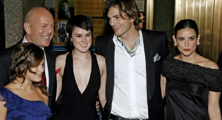 Ach-ja-dazu-gehoert-ja-auch-noch-Mamas-Neuer-Ashton-Kutcher