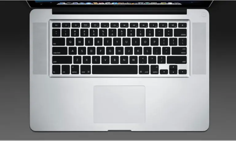 Fast-schon-erotisch-soll-das-Gefuehl-sein-wenn-die-Finger-ueber-das-neue-glaeserne-Multi-Touch-Trackpad-gleiten-Die-erogene-Zone-bietet-im-Vergleich-zum-Vorgaenger-40-Prozent-mehr-Beruehrungsflaeche