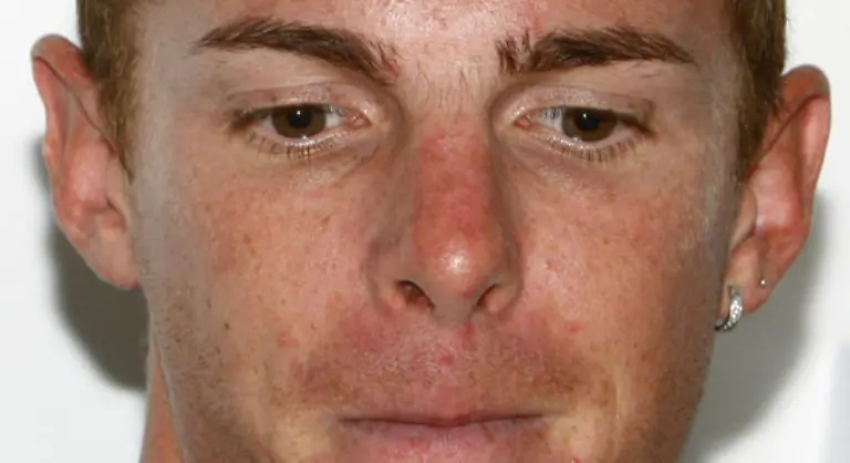 Riccardo-Ricco-Der-wohl-prominenteste-Dopingfall-waehrend-der-Tour-Der-kleine-Italiener-dessen-erklaertes-Vorbild-die-einstige-Zweirad-Apotheke-Marco-Pantani-ist-gewinnt-erst-zwei-Etappen-und-wird-dann-des-CERA-Dopings-ueberfuehrt