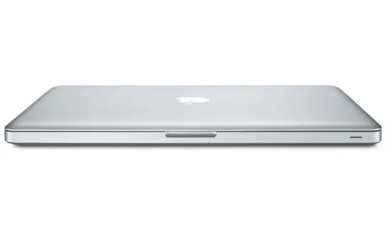 Alle-technischen-Neuerungen-gelten-natuerlich-auch-fuer-das-total-duenne-MacBook-Air-das-ausserdem-mit-dickeren-Festplatten-versehen-wurde