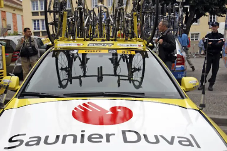 Sein-Team-Saunier-Duval-steigt-aus-der-Tour-aus-Ricco-legt-ein-Gestaendnis-ab-wird-aber-wegen-der-Zusammenarbeit-mit-dem-bereits-lebenslang-gesperrten-Doping-Arzt-Carlo-Santuccione-trotzdem-fuer-zwei-Jahre-gesperrt