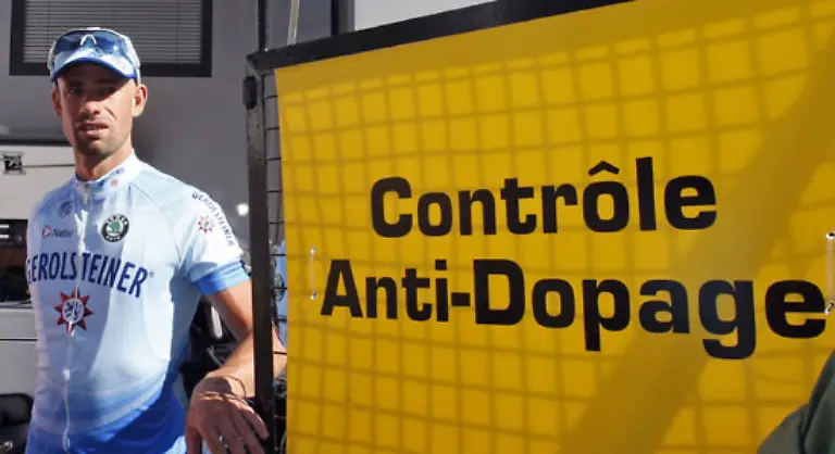 Stefan-Schumacher-Auch-der-schon-mehrfach-verdaechtigte-Gerolsteiner-Profi-wird-nachtraeglich-als-Betrueger-entlarvt-Die-A-Probe-ueberfuehrt-ihn-des-CERA-Missbrauchs-Auf-eine-B-Probe-verzichtet-Schumacher