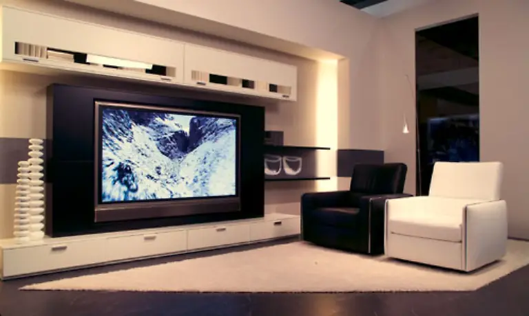 Sie-haben-ein-grosses-Wohnzimmer-und-suchen-einen-passenden-Flachbildfernseher