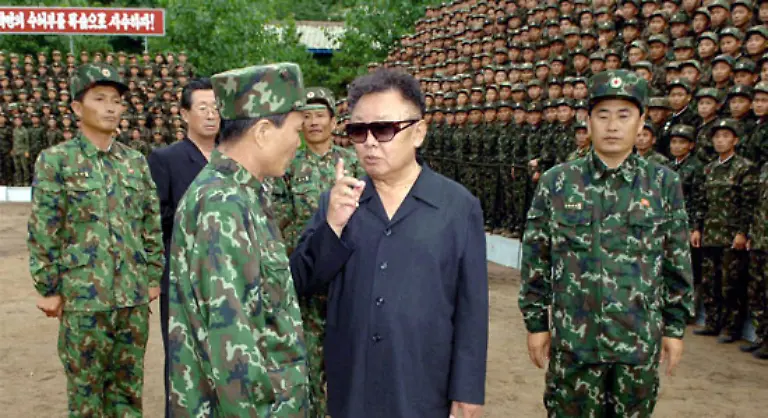 Nun-sind-es-Geruechte-um-den-Tod-des-Diktators-Vor-kurzem-erst-wollte-der-suedkoreanische-Geheimdienst-erfahren-haben-dass-der-nordkoreanische-Diktator-Kim-Jong-Il-sich-wegen-eines-Schlaganfalls-einer-Hirnoperation-unterziehen-musste