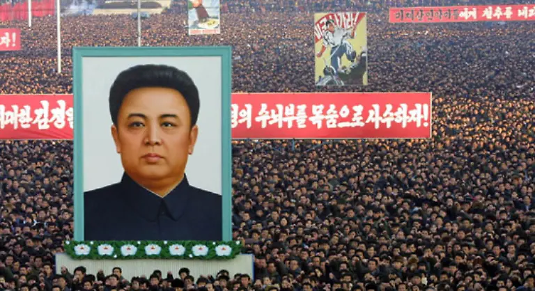 Praesident-ist-Kim-Jong-Il-zwar-nicht-die-Macht-hat-er-dennoch-Kim-junior-ist-Generalsekretaer-der-Partei-der-Arbeit-Koreas-Oberbefehlshaber-der-Streitkraefte-und-Vorsitzender-des-Nationalen-Verteidigungskomitees