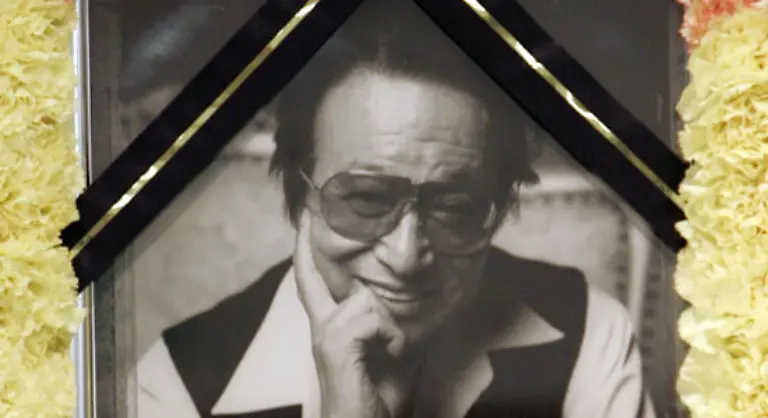 und-ihren-Ehemann-den-Regisseur-Shin-Sang-ok-entfuehren-die-beiden-sollten-eine-nordkoreanische-Filmindustrie-aufbauen-helfen-Acht-Jahre-spaeter-gelang-ihnen-die-Flucht