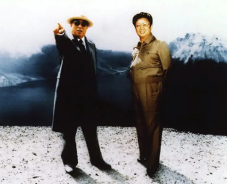 Noch-zu-Lebzeiten-seines-Vaters-soll-Kim-Jong-Il-fuer-diverse-Anschlaege-verantwortlich-gewesen-sein-So-soll-er-das-Bombenattentat-auf-Suedkoreaner-1983-in-Rangun-geplant-haben-bei-dem-17-suedkoreanische-Regierungsmitglieder-getoetet-wurden