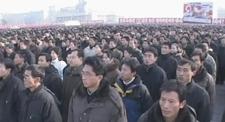 Das-Regime-versammelt-immer-wieder-Menschenmassen-um-den-Fuehrer-zu-bejubeln