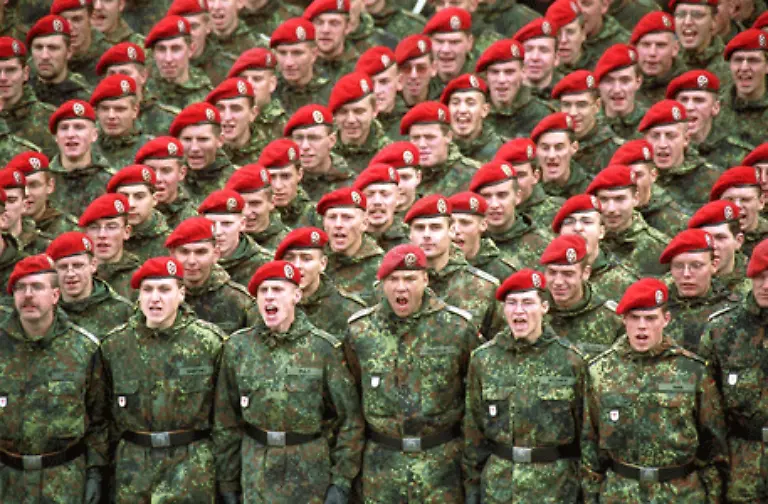 Mehr-als-ein-Viertel-wuerde-zur-Finanzierung-des-Verteidigungshaushaltes-ausreichen-der-bei-28-Milliarden-Euro-liegt
