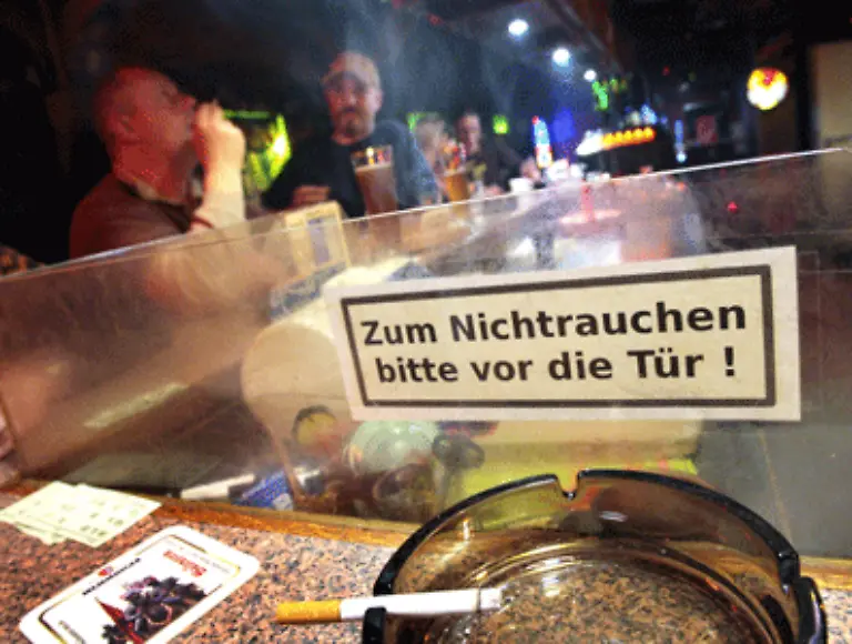 Rauchverbot-hin-oder-her-die-Einnahmen-aus-der-Tabaksteuer-bescheren-dem-Staat-2008-geschaetzte-Einnahmen-von-13-6-Milliarden-Euro