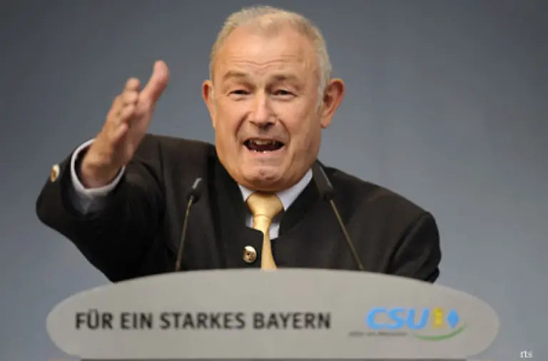 ENDE-NOVEMBER-2007-Die-bayerische-Regierung-im-Bild-Ministerpraesident-Guenther-Beckstein-erteilt-Fusionsgespraechen-mit-anderen-Landesbanken-eine-Absage