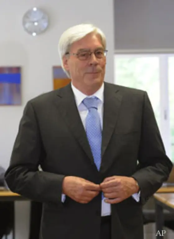 Huber-ist-brueskiert-und-draengt-BayernLB-Chef-Werner-Schmidt-zum-Ruecktritt