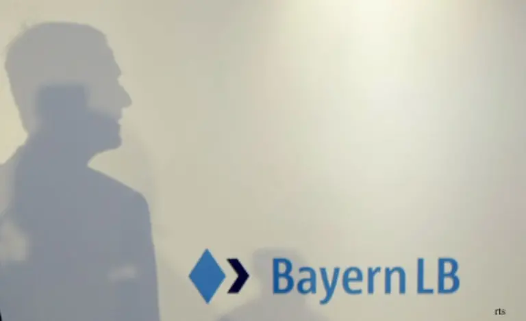 OKTOBER-2008-Die-BayernLB-will-aus-dem-Rettungsfonds-des-Bundes-5-4-Milliarden-Euro-in-Anspruch-nehmen-Die-Eigentuemer-sollen-eine-weitere-Milliarde-Euro-zuschiessen-Der-Verlust-vor-Steuern-summierte-sich-im-dritten-Quartal-auf-eine-Milliarde-Euro