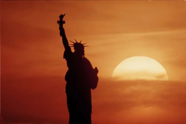 Die-Finanzmaerkte-stecken-in-der-Krise-nicht-zum-ersten-Mal-Euphorie-und-Absturz-bestimmen-schon-immer-den-Gang-der-Boersen-Schuld-an-dem-derzeitigen-Debakel-ist-die-US-Kreditkrise