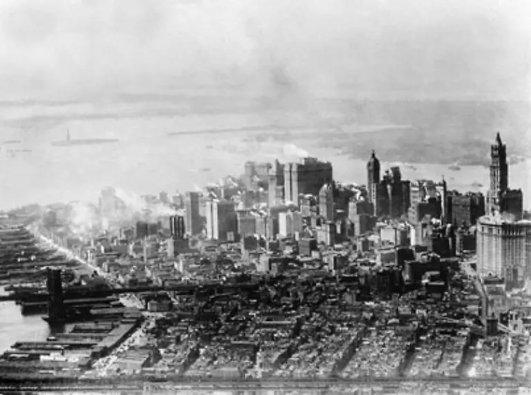 Als-dunkelster-Tag-in-der-Boersengeschichte-gilt-nach-wie-vor-der-25-Oktober-1929-der-SCHWARZE-FREITAG-Ihm-geht-eine-konjunkturelle-Schwaechephase-voraus-Die-Kurse-stuerzen-und-es-folgt-die-schwerste-Weltwirtschaftskrise-des-vergangenen-Jahrhunderts