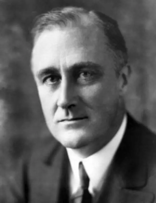 Praesident-Franklin-D-Roosevelt-ruft-deshalb-nach-seinem-Amtsantritt-1933-eine-dreitaegige-Bankschliessung-aus-um-die-Gemueter-zu-beruhigen-Danach-verabschiedet-der-Kongress-das-Gesetz-zur-Gruendung-des-Einlagensicherungsfonds-FDIC