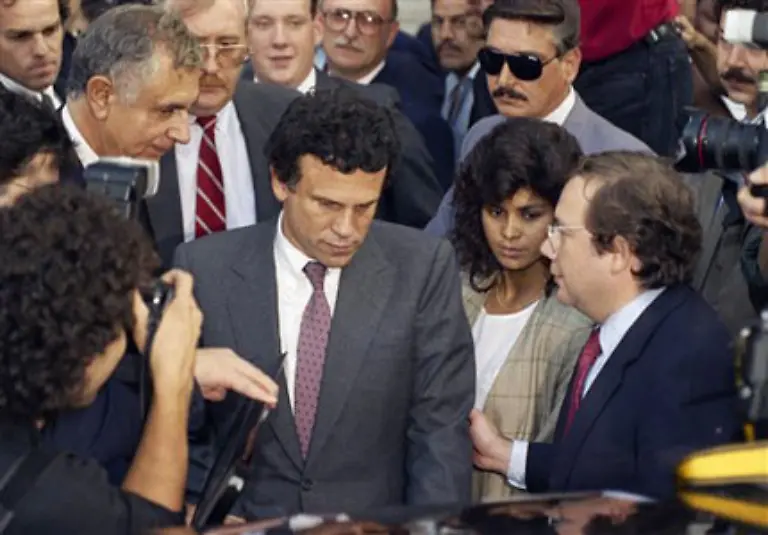 Anfang-der-90er-Jahre-wieder-ein-Daempfer-fuer-die-Wall-Street-Am-12-Februar-muss-die-US-Investmentbank-Drexel-Bumham-Lambert-Konkurs-anmelden-Junk-Bond-King-Michael-Milken-hatte-sie-zu-einer-grossen-Nummer-gemacht