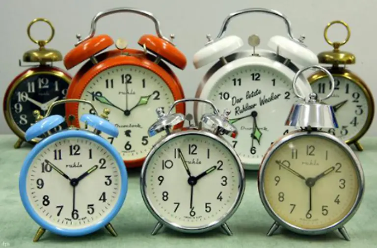 Demnach-faellt-die-Energiebilanz-sogar-negativ-aus-da-durch-das-verschobene-Aufstehen-die-Heizperiode-verlaengert-werde-und-allerlei-Aufwaende-fuer-die-Umstellungsprozeduren-anfielen