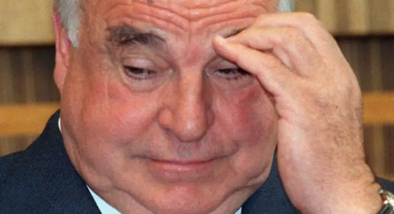 21-Juni-2000-Kohl-vergleicht-die-SPD-Boykottaufrufe-wegen-seiner-illegalen-Spendensammlung-fuer-die-CDU