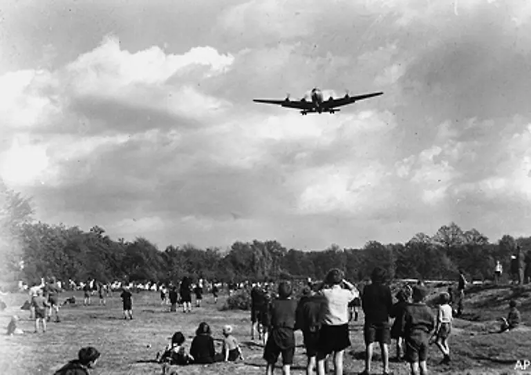 1948-bekam-der-Flughafen-eine-neue-Bedeutung