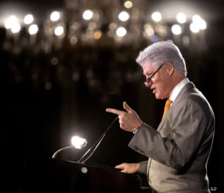 It-s-the-economy-stupid-wusste-schon-Bill-Clinton-Die-Wirtschaftskrise-dominiert-den-Wahlkampf-in-den-USA-Vielleicht-erkennen-die-Waehler-dass-Wirtschaftskompetenz-wichtiger-ist-als-vermeintlich-konservative-Werte