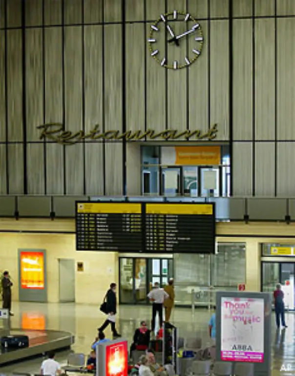 Doch-der-nationale-und-internationale-Flugverkehr-konzentrierte-sich-ab-1975-im-neu-errichteten-Flughafen-Tegel