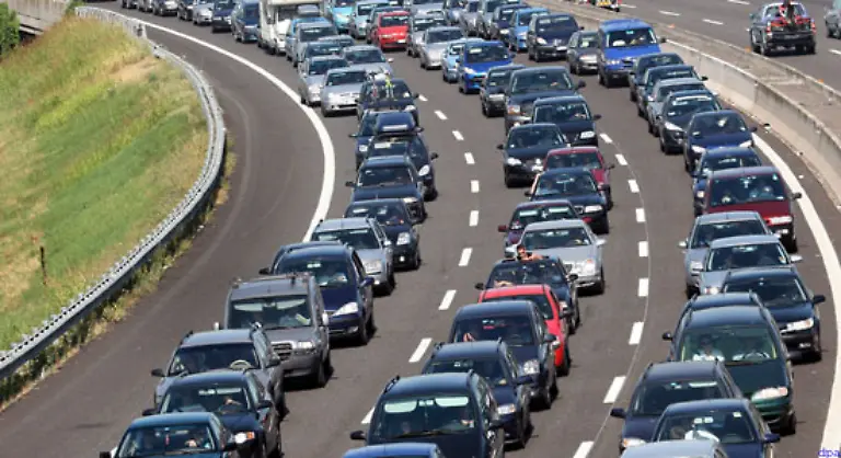 Grundlage-sind-nicht-die-meist-toll-aussehenden-Herstellerangaben-sondern-praxisnahe-Kraftstoffverbraeuche-So-beruecksichtigt-der-ADAC-unter-anderem-Autobahnfahrten