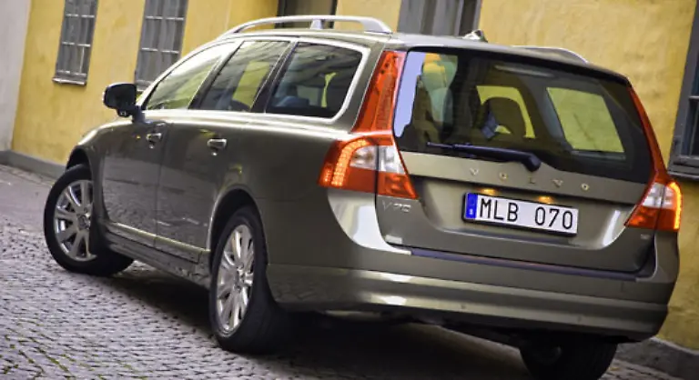Von-der-Mittel-in-die-obere-Mittelklasse-Klasse-6-Tabellenfuehrer-mit-87-Zaehlern-und-vier-Sternen-ist-der-Erdgas-betriebene-Volvo-V70-2-4