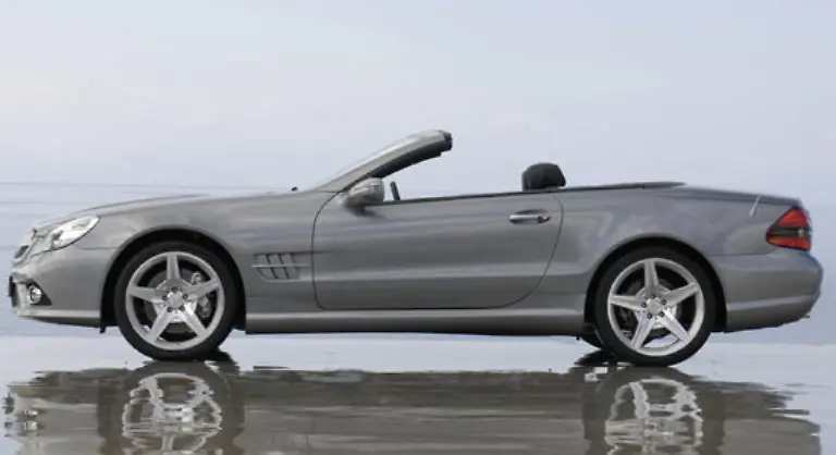 Ebenso-wie-der-Mercedes-SL-350-Benziner