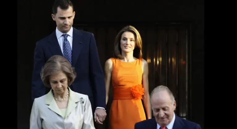 Wer-an-der-Eheschliessung-des-Prinzen-mit-einer-Journalistin-Letizia-Ortiz-etwas-auszusetzen-hat-denkt-in-voellig-veralteten-Kategorien-schrieb-sie-den-Traditionalisten-ins-Stammbuch