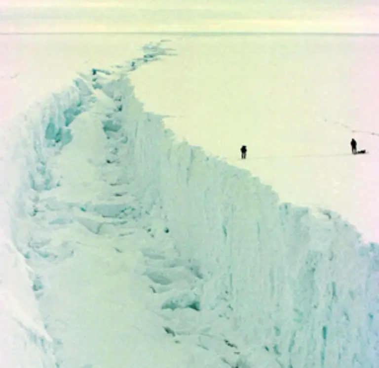 Das-Inlandeis-kann-bis-zu-4700-Meter-dick-werden-und-macht-die-Antarktis-zum-hoechsten-Kontinent-der-Erde
