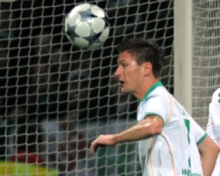 Als-Ersatz-fuer-Frings-hatte-Trainer-Schaaf-im-Mittelfeld-Jurica-Vranjes-aufgeboten-und-bei-der-Mannschaftsaufstellung-auf-die-defensive-Variante-gesetzt