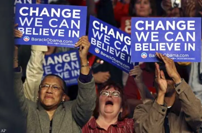 Zu-Zehntausenden-kamen-die-Menschen-in-Hallen-und-Stadien-zusammen-um-seine-Botschaft-zu-hoeren-Yes-We-Can
